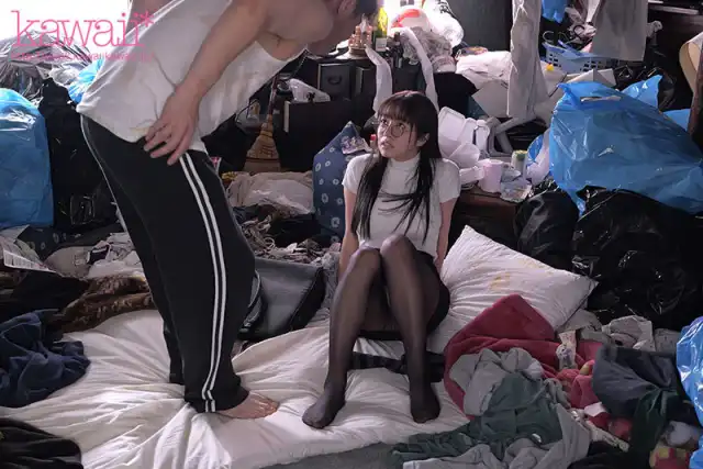 Gã hàng xóm bẩn thỉu sống bên nhà em gái vú siêu bự